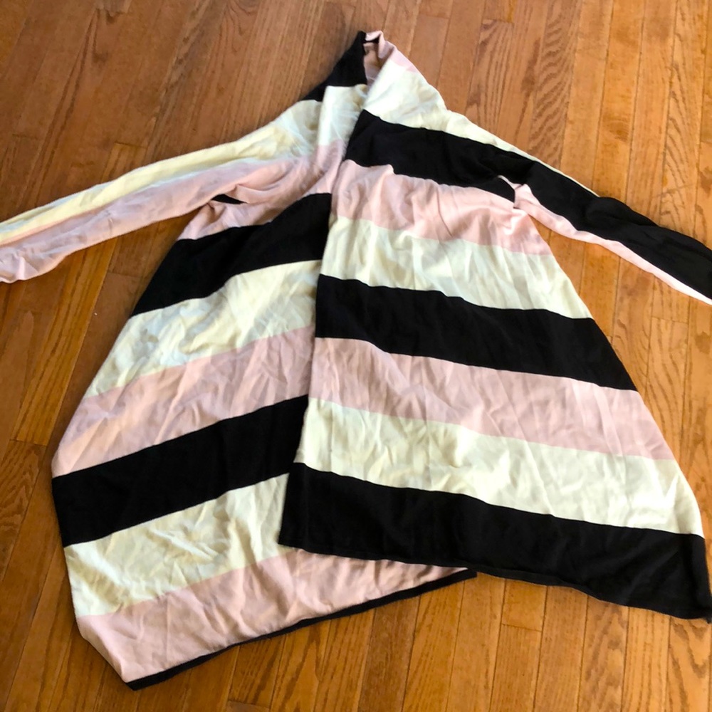 Poncho w sleeves